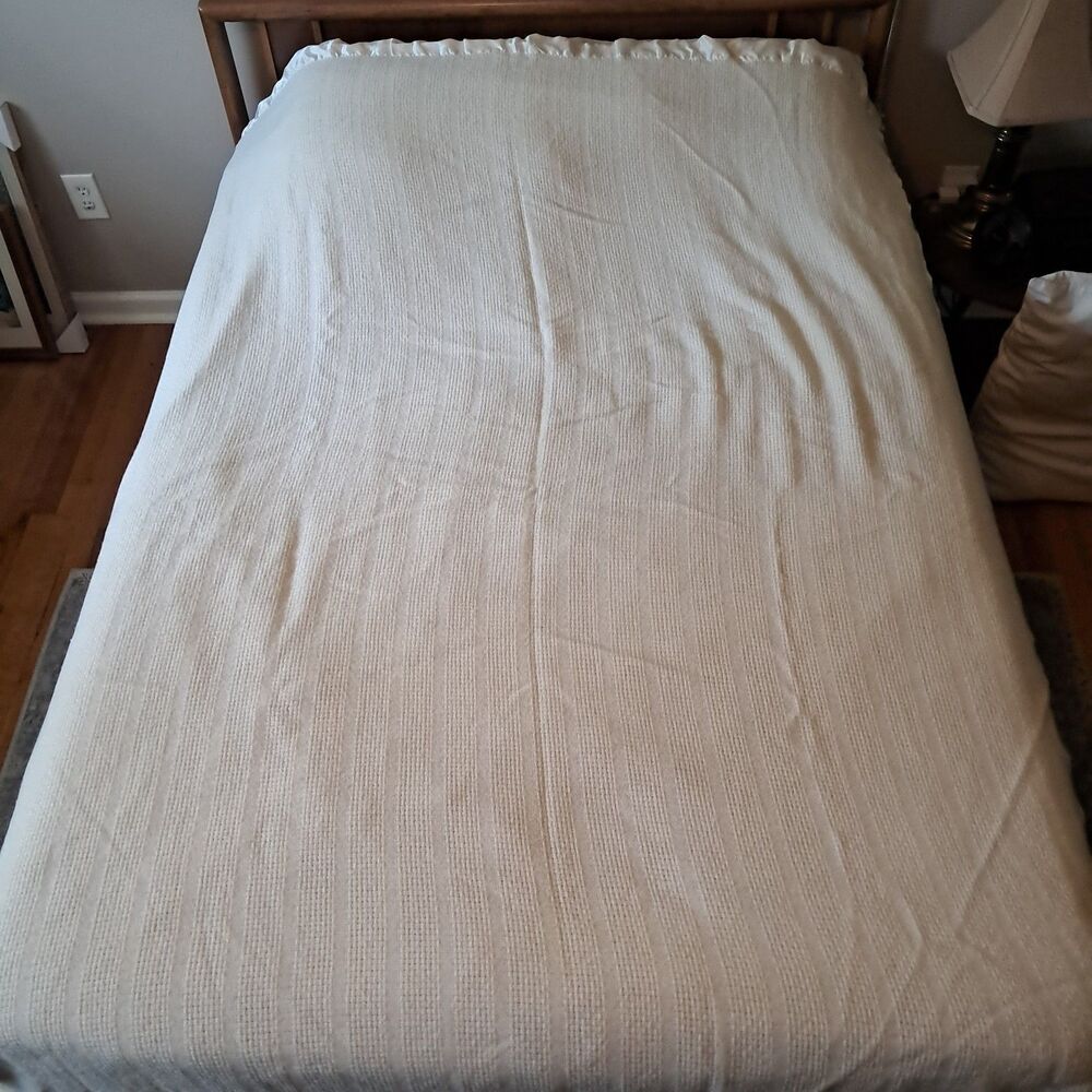 Faribo VTG Wool Blend Waffle Weave Blanket Satin Trim Cream Twin 64x85 Minnesota